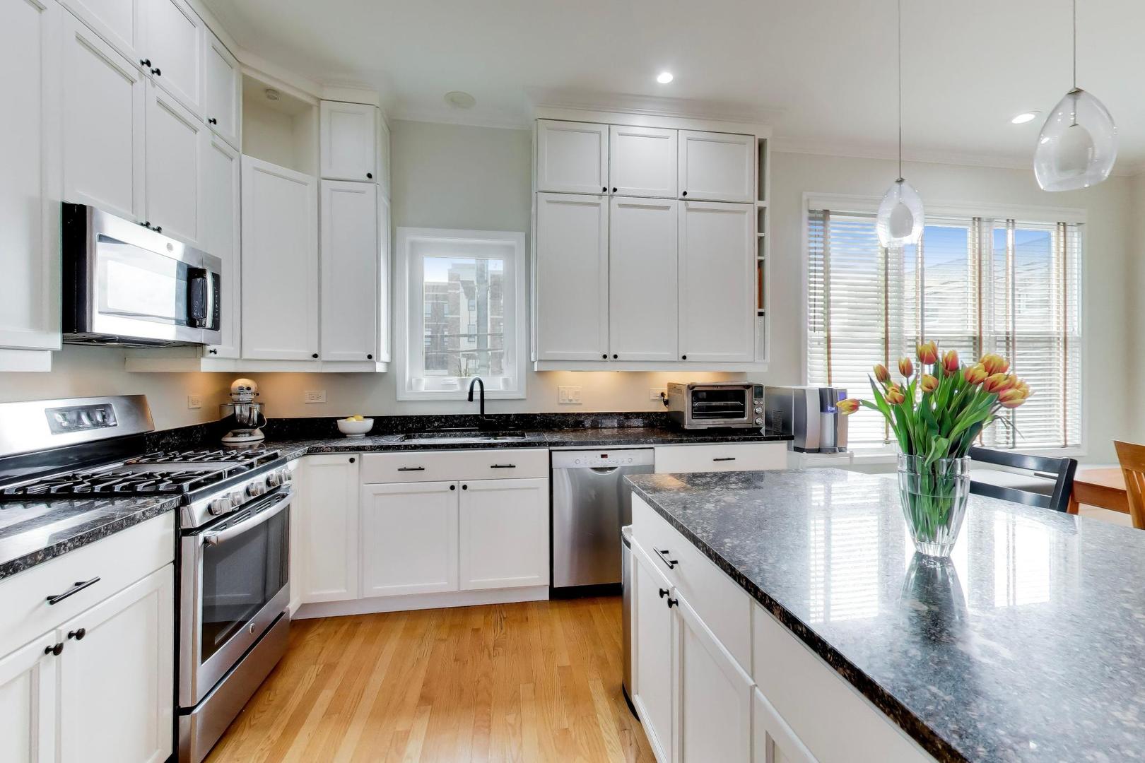 4010 N Clark Street UNIT C, Chicago, IL, 60613