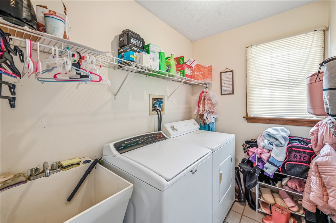 1359 Highland Rd, Sharon, PA, 16146