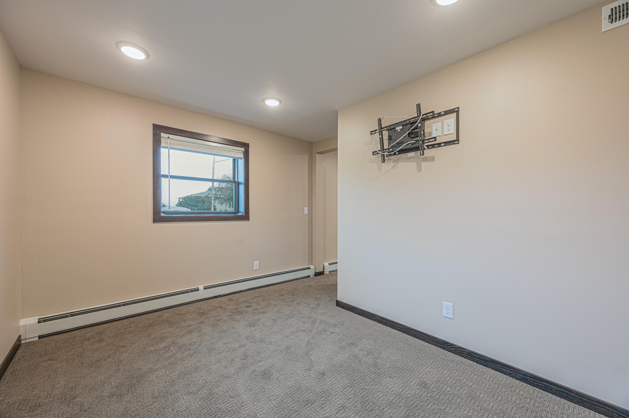 322 4th Ave SE, Hillsboro, ND, 58045