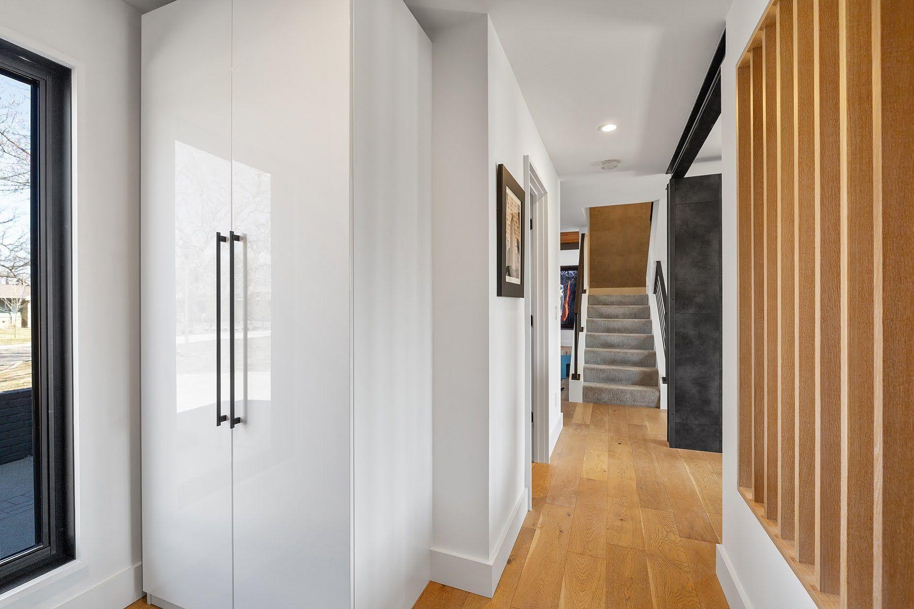 6827 Kingston Circle N, Golden Valley, MN, 55427