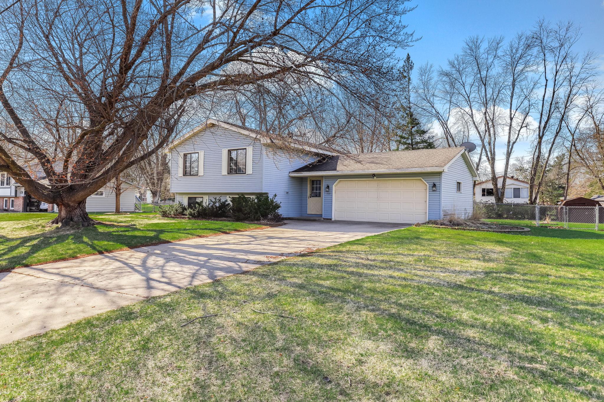 709 83rd Avenue N, Brooklyn Park, MN, 55444 709 83rd Avenue N, Brooklyn Park, MN, 55444