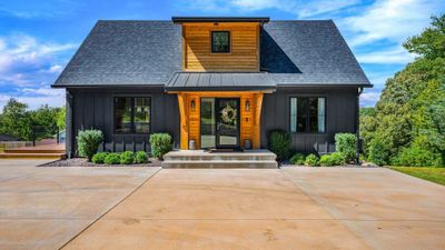 $750,000+