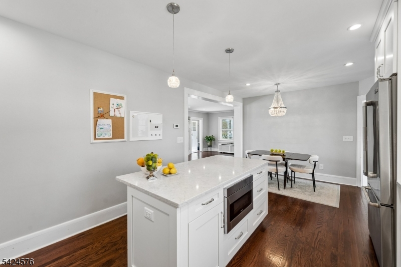 582 Sherwood Pkwy, Westfield Town, NJ, 07090-2306