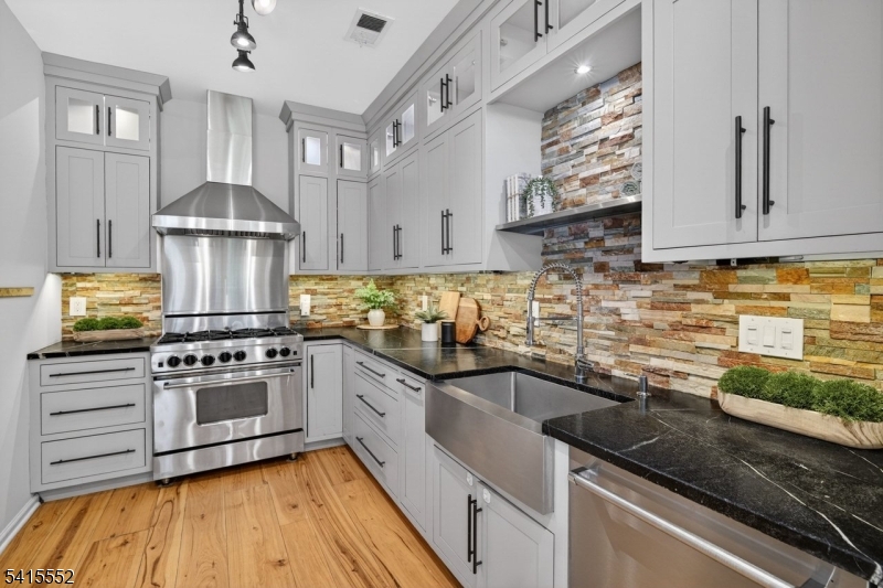 33 Four Oaks Road, Bedminster Twp., NJ, 07921-2049