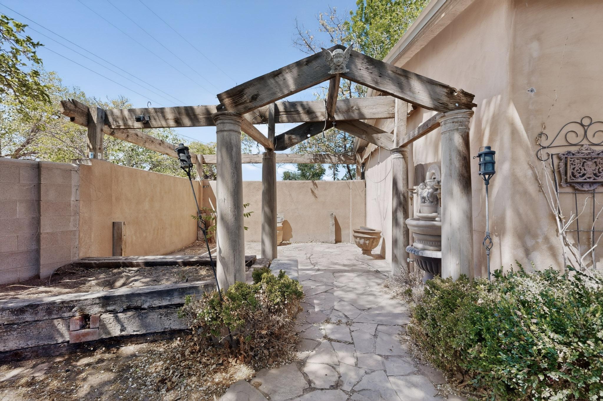 2115 NW Hollywood Avenue, Albuquerque, NM, 87104