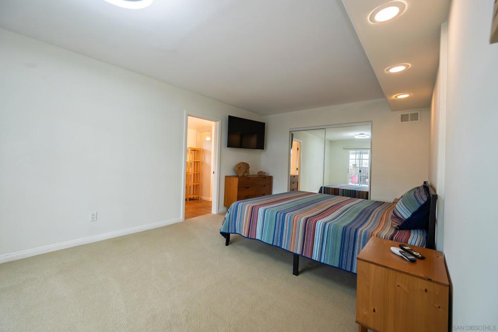 444 Avalon Dr., Vista, CA, 92084