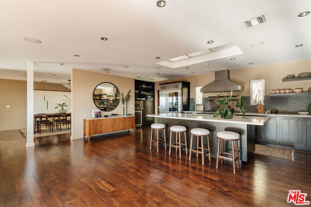 8559 Hollywood Boulevard, Los Angeles, CA, 90069