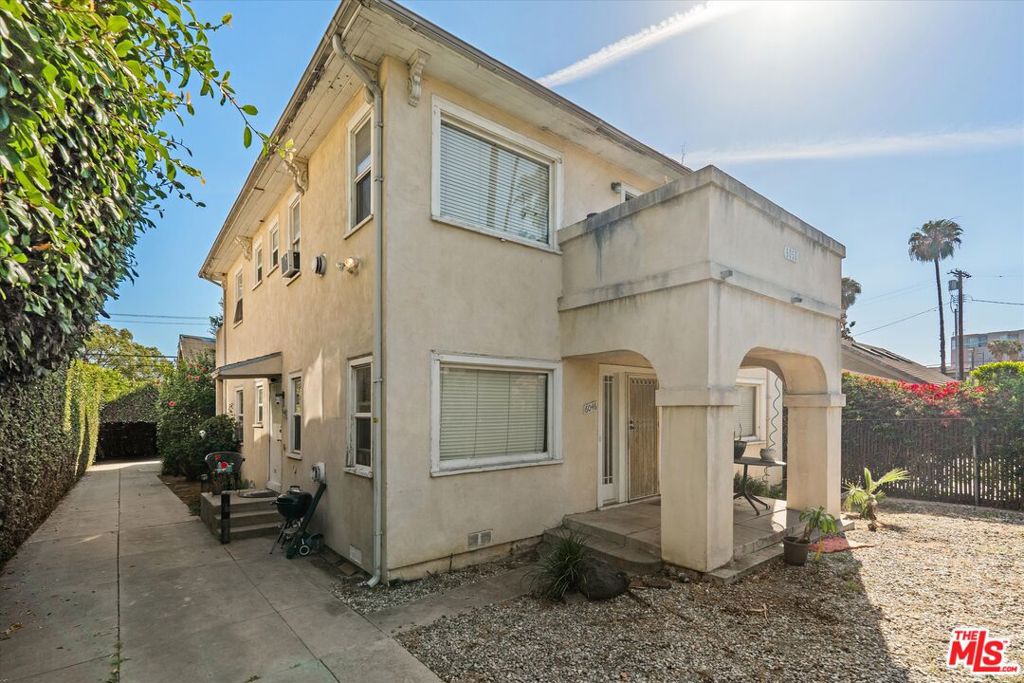 6046 Carlton Way, Los Angeles, CA, 90028