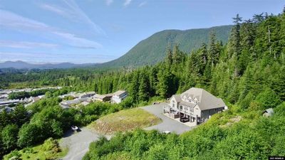 $750,000+