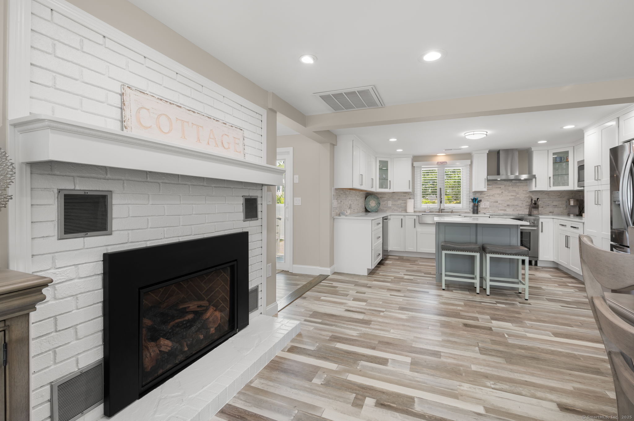 56 Columbus Avenue, Old Lyme, CONNECTICUT, 06371