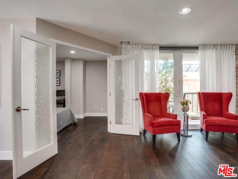 150 N Almont Dr, Beverly Hills, CA, 00000