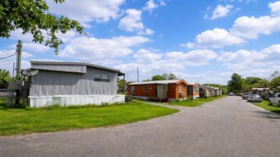 $750,000+