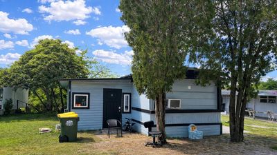 $750,000+